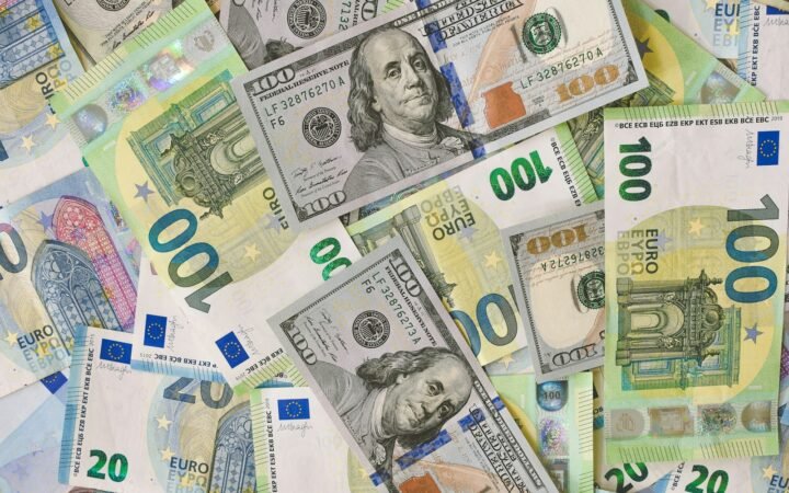 Why Currencies Rise and Fall: The Forces Behind Exchange Rate Movements